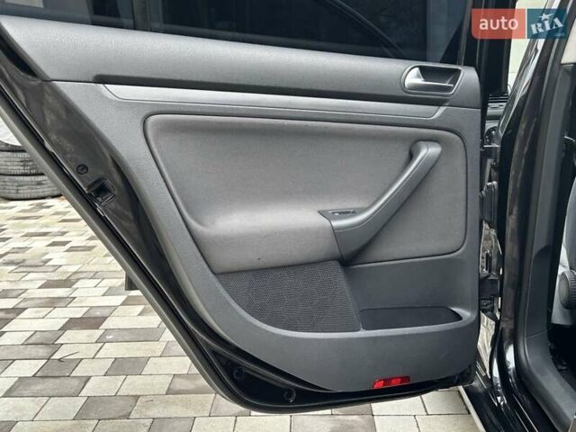 Черный Фольксваген Гольф, объемом двигателя 1.6 л и пробегом 196 тыс. км за 6200 $, фото 35 на Automoto.ua