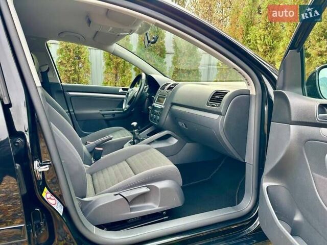 Черный Фольксваген Гольф, объемом двигателя 1.6 л и пробегом 215 тыс. км за 6300 $, фото 83 на Automoto.ua