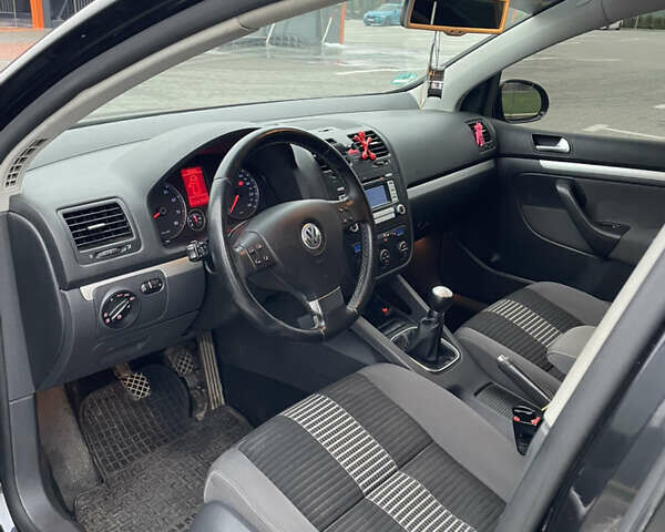 Черный Фольксваген Гольф, объемом двигателя 1.6 л и пробегом 202 тыс. км за 6600 $, фото 7 на Automoto.ua