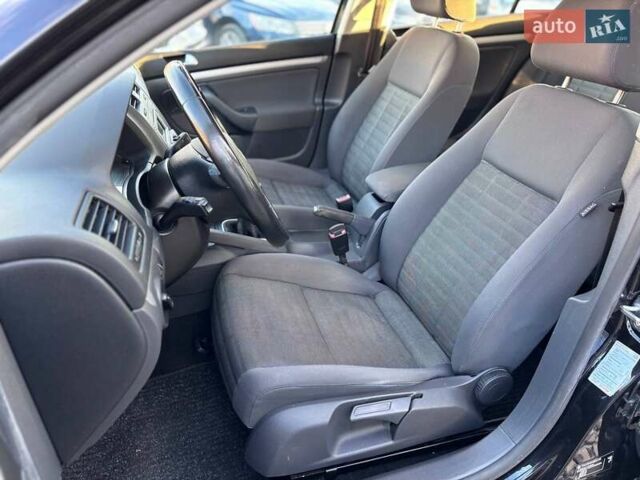 Чорний Фольксваген Гольф, об'ємом двигуна 1.6 л та пробігом 198 тис. км за 6999 $, фото 17 на Automoto.ua