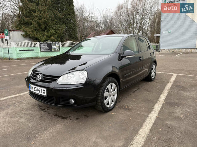Черный Фольксваген Гольф, объемом двигателя 1.6 л и пробегом 226 тыс. км за 6950 $, фото 2 на Automoto.ua