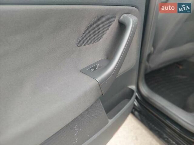 Черный Фольксваген Гольф, объемом двигателя 1.6 л и пробегом 198 тыс. км за 6499 $, фото 25 на Automoto.ua