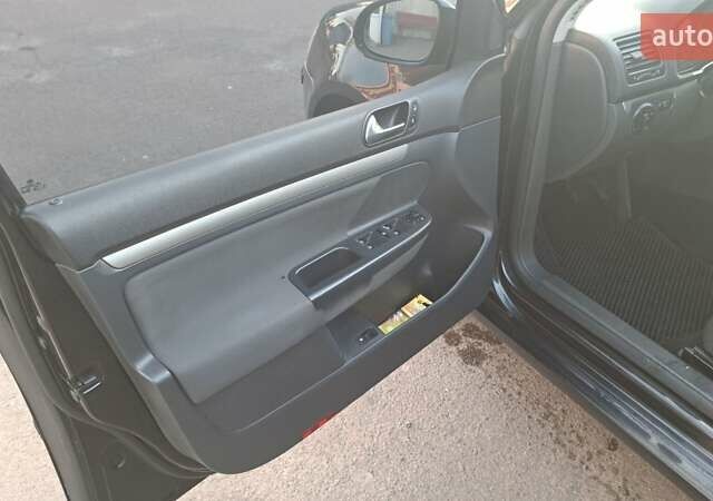 Черный Фольксваген Гольф, объемом двигателя 1.98 л и пробегом 288 тыс. км за 5950 $, фото 8 на Automoto.ua