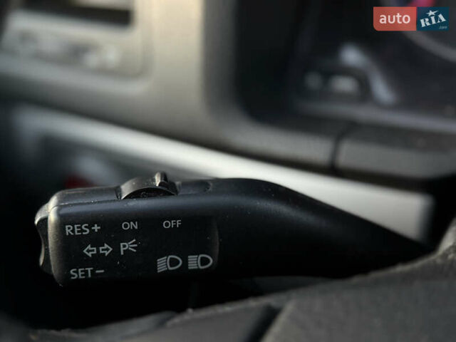 Черный Фольксваген Гольф, объемом двигателя 1.4 л и пробегом 211 тыс. км за 5690 $, фото 84 на Automoto.ua