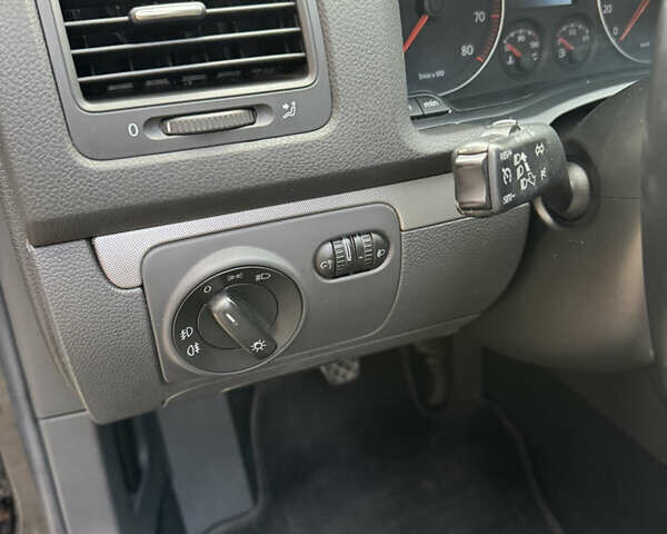 Чорний Фольксваген Гольф, об'ємом двигуна 1.4 л та пробігом 194 тис. км за 5899 $, фото 21 на Automoto.ua