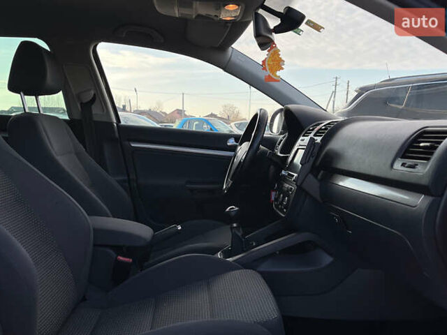 Черный Фольксваген Гольф, объемом двигателя 1.4 л и пробегом 248 тыс. км за 6999 $, фото 22 на Automoto.ua