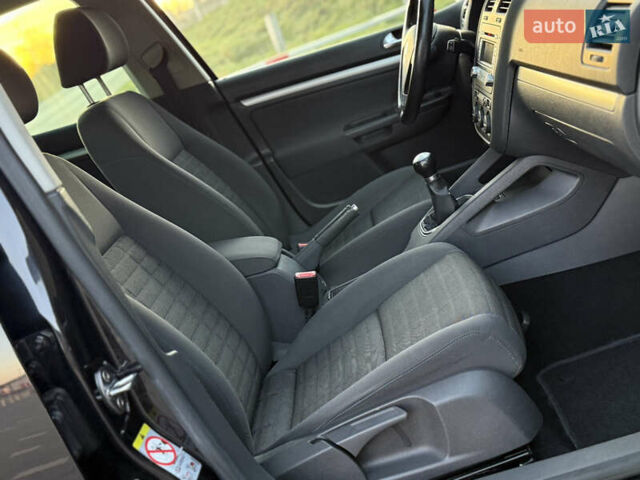 Черный Фольксваген Гольф, объемом двигателя 1.4 л и пробегом 211 тыс. км за 5690 $, фото 69 на Automoto.ua