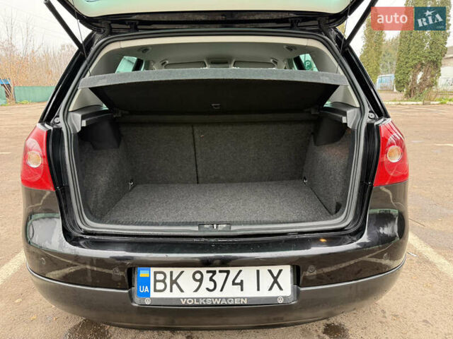 Черный Фольксваген Гольф, объемом двигателя 1.6 л и пробегом 226 тыс. км за 6950 $, фото 13 на Automoto.ua