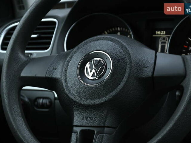 Черный Фольксваген Гольф, объемом двигателя 1.6 л и пробегом 217 тыс. км за 7700 $, фото 34 на Automoto.ua