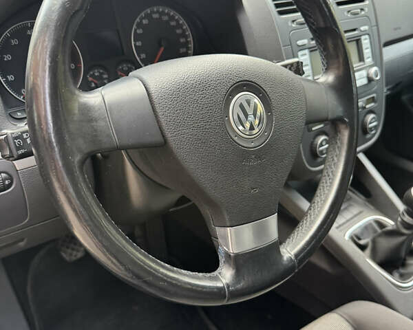 Чорний Фольксваген Гольф, об'ємом двигуна 1.4 л та пробігом 194 тис. км за 5899 $, фото 20 на Automoto.ua