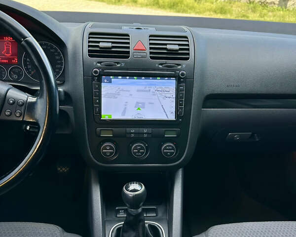 Черный Фольксваген Гольф, объемом двигателя 1.4 л и пробегом 215 тыс. км за 5999 $, фото 8 на Automoto.ua