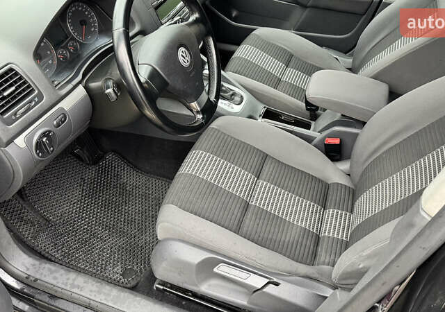 Черный Фольксваген Гольф, объемом двигателя 1.39 л и пробегом 242 тыс. км за 6999 $, фото 11 на Automoto.ua
