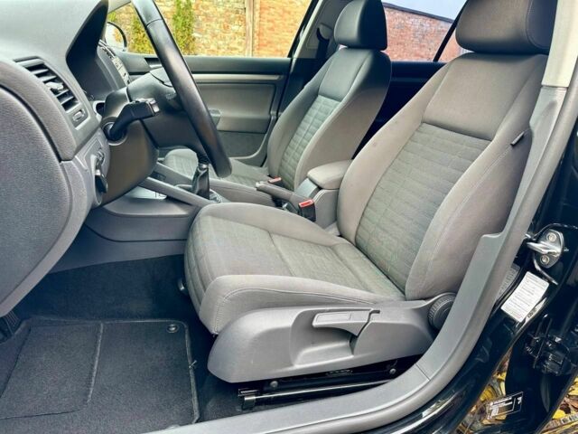 Черный Фольксваген Гольф, объемом двигателя 1.6 л и пробегом 215 тыс. км за 6300 $, фото 10 на Automoto.ua