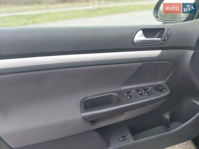 Черный Фольксваген Гольф, объемом двигателя 1.6 л и пробегом 198 тыс. км за 6499 $, фото 22 на Automoto.ua