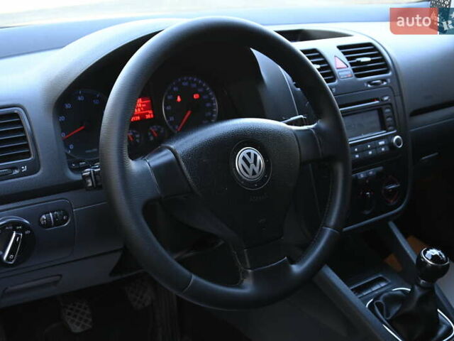 Чорний Фольксваген Гольф, об'ємом двигуна 1.4 л та пробігом 212 тис. км за 5555 $, фото 16 на Automoto.ua