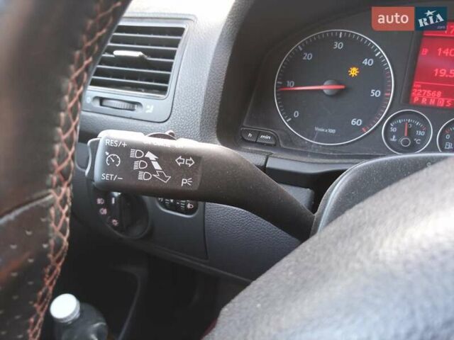 Черный Фольксваген Гольф, объемом двигателя 1.9 л и пробегом 250 тыс. км за 5500 $, фото 6 на Automoto.ua