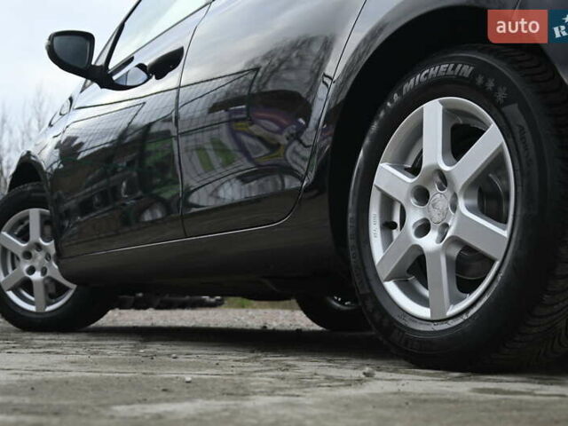 Черный Фольксваген Гольф, объемом двигателя 1.6 л и пробегом 217 тыс. км за 7700 $, фото 12 на Automoto.ua