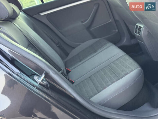 Черный Фольксваген Гольф, объемом двигателя 1.4 л и пробегом 211 тыс. км за 5690 $, фото 65 на Automoto.ua