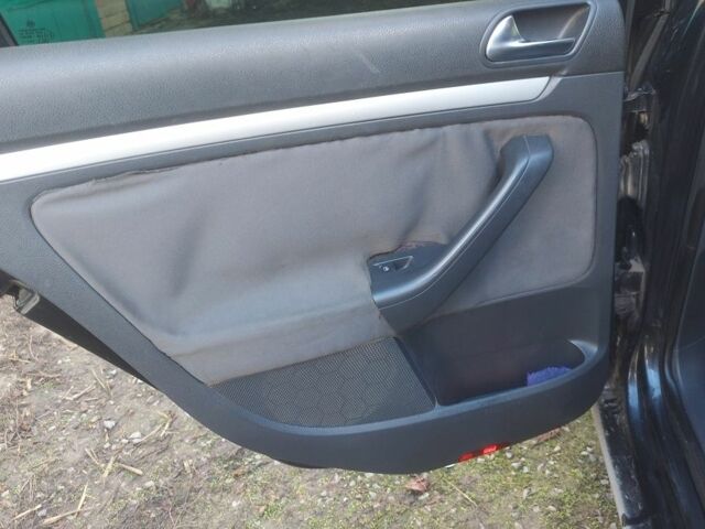 Черный Фольксваген Гольф, объемом двигателя 0 л и пробегом 324 тыс. км за 4400 $, фото 12 на Automoto.ua