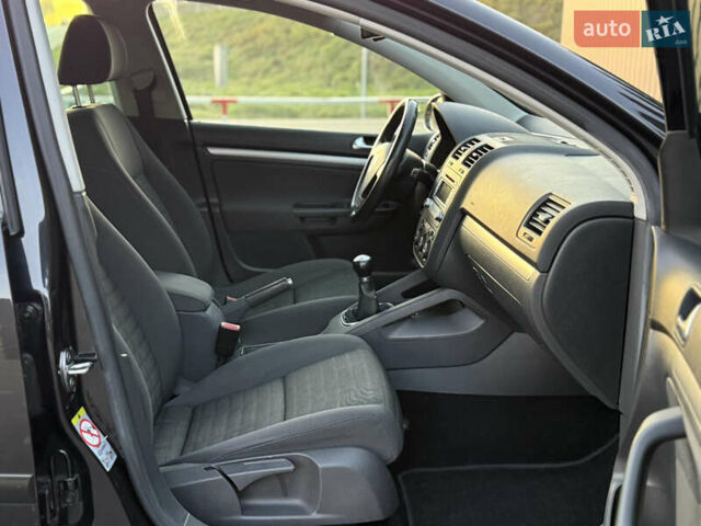 Черный Фольксваген Гольф, объемом двигателя 1.4 л и пробегом 211 тыс. км за 5690 $, фото 68 на Automoto.ua