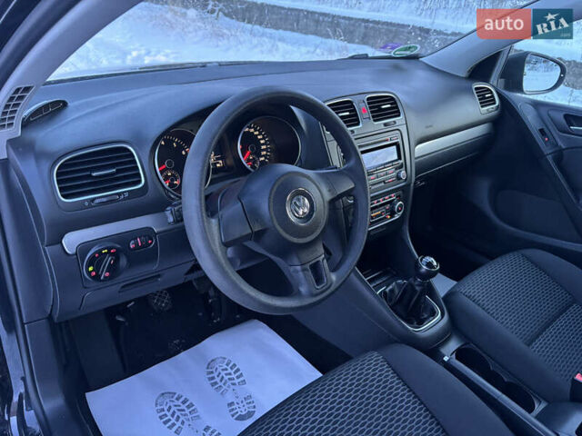 Черный Фольксваген Гольф, объемом двигателя 1.6 л и пробегом 217 тыс. км за 7400 $, фото 18 на Automoto.ua