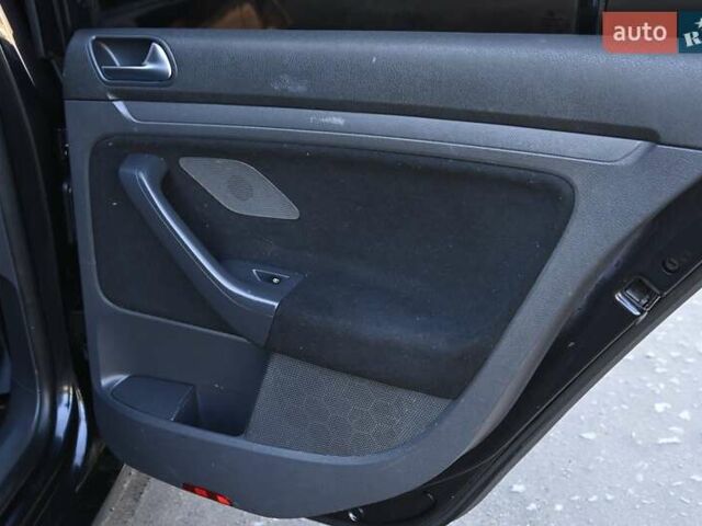 Чорний Фольксваген Гольф, об'ємом двигуна 1.4 л та пробігом 212 тис. км за 5555 $, фото 23 на Automoto.ua