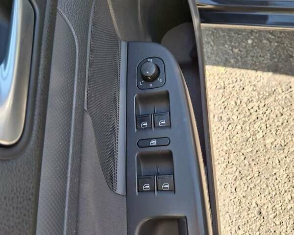 Черный Фольксваген Гольф, объемом двигателя 1.4 л и пробегом 276 тыс. км за 6600 $, фото 21 на Automoto.ua