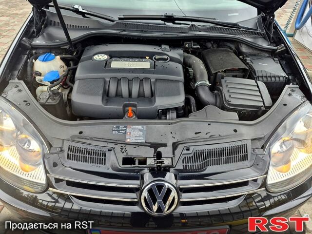 Черный Фольксваген Гольф, объемом двигателя 1.6 л и пробегом 212 тыс. км за 7099 $, фото 12 на Automoto.ua