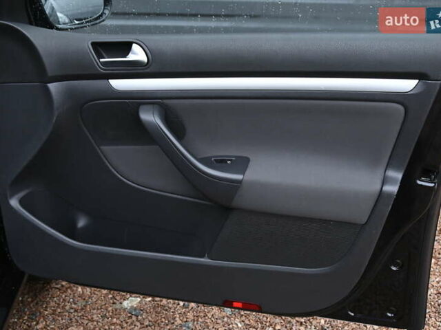 Черный Фольксваген Гольф, объемом двигателя 1.39 л и пробегом 221 тыс. км за 6800 $, фото 29 на Automoto.ua