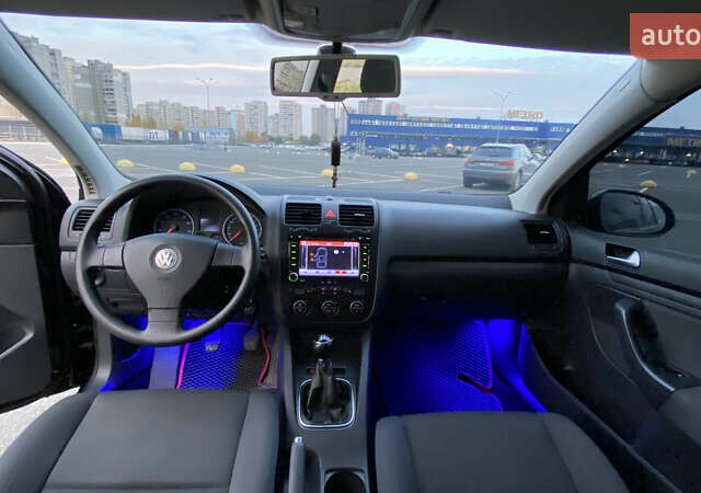 Черный Фольксваген Гольф, объемом двигателя 1.6 л и пробегом 237 тыс. км за 6000 $, фото 7 на Automoto.ua