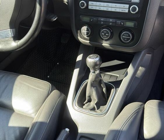 Чорний Фольксваген Гольф, об'ємом двигуна 2 л та пробігом 158 тис. км за 8687 $, фото 3 на Automoto.ua