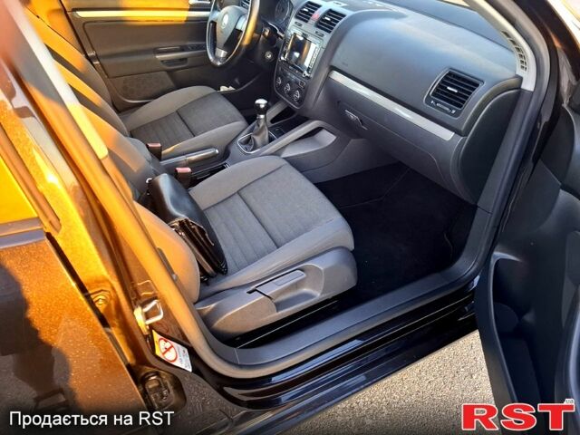 Чорний Фольксваген Гольф, об'ємом двигуна 1.6 л та пробігом 180 тис. км за 6985 $, фото 7 на Automoto.ua