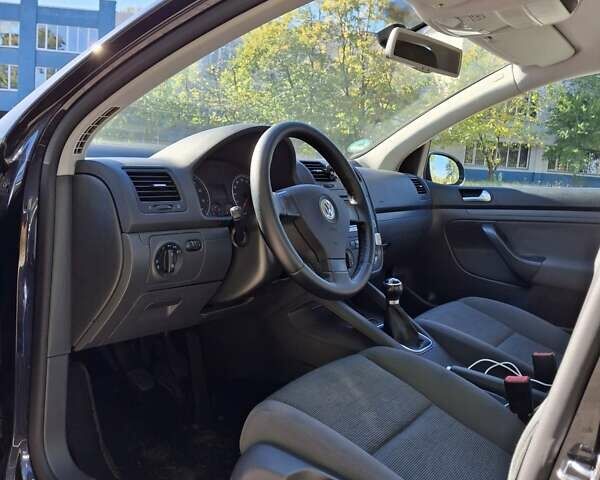 Черный Фольксваген Гольф, объемом двигателя 1.4 л и пробегом 276 тыс. км за 6600 $, фото 26 на Automoto.ua