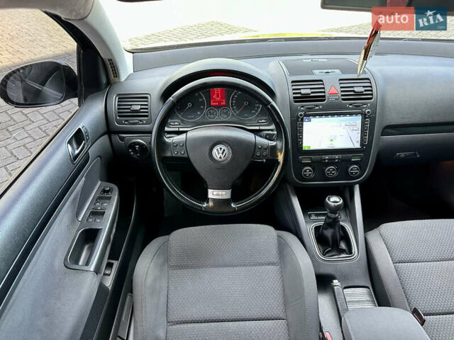 Черный Фольксваген Гольф, объемом двигателя 1.4 л и пробегом 215 тыс. км за 5999 $, фото 10 на Automoto.ua