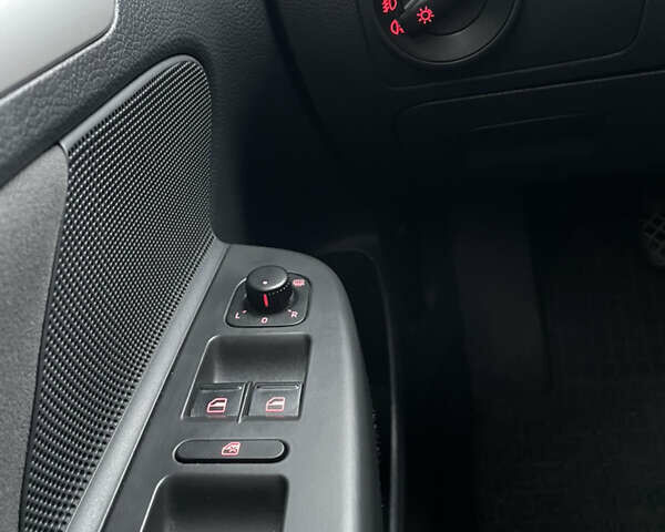 Черный Фольксваген Гольф, объемом двигателя 1.6 л и пробегом 202 тыс. км за 6600 $, фото 9 на Automoto.ua