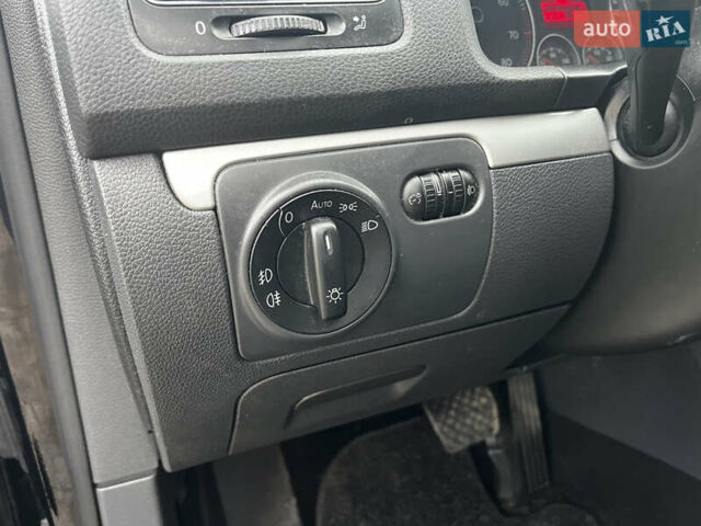 Черный Фольксваген Гольф, объемом двигателя 1.4 л и пробегом 231 тыс. км за 6799 $, фото 16 на Automoto.ua