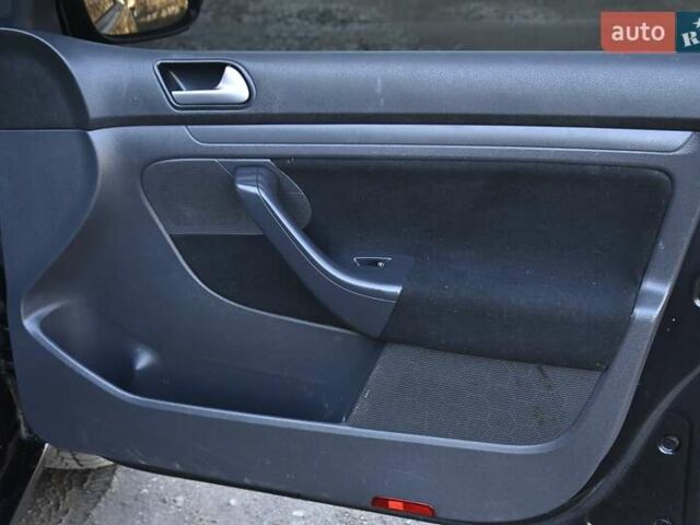 Чорний Фольксваген Гольф, об'ємом двигуна 1.4 л та пробігом 212 тис. км за 5555 $, фото 26 на Automoto.ua