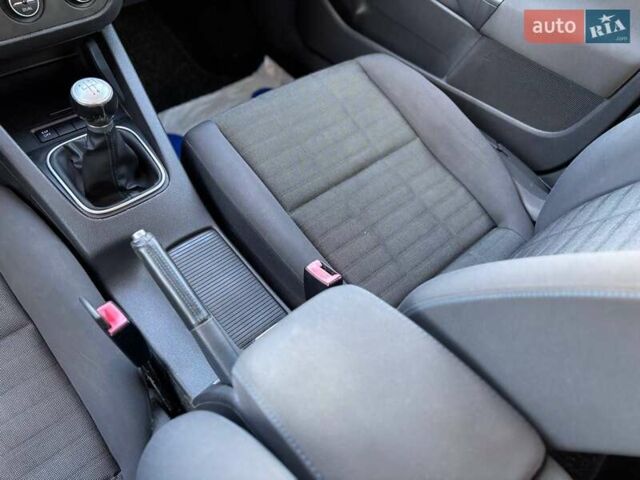 Чорний Фольксваген Гольф, об'ємом двигуна 1.6 л та пробігом 198 тис. км за 6999 $, фото 28 на Automoto.ua