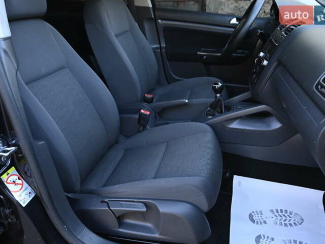 Чорний Фольксваген Гольф, об'ємом двигуна 1.4 л та пробігом 212 тис. км за 5555 $, фото 28 на Automoto.ua