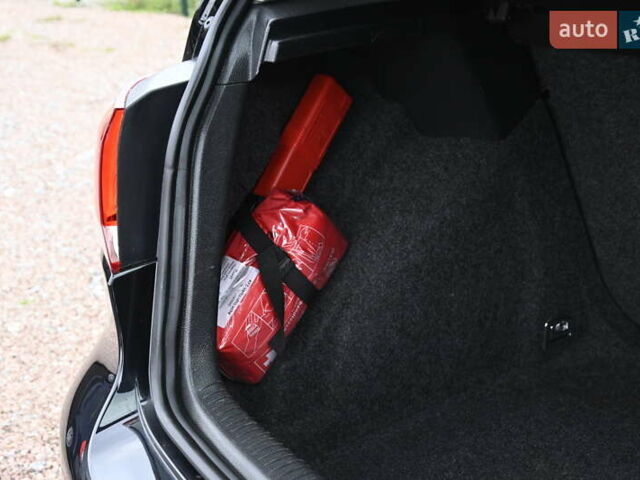 Черный Фольксваген Гольф, объемом двигателя 1.6 л и пробегом 217 тыс. км за 7700 $, фото 30 на Automoto.ua