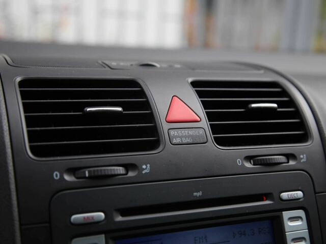 Черный Фольксваген Гольф, объемом двигателя 1.4 л и пробегом 180 тыс. км за 6900 $, фото 15 на Automoto.ua