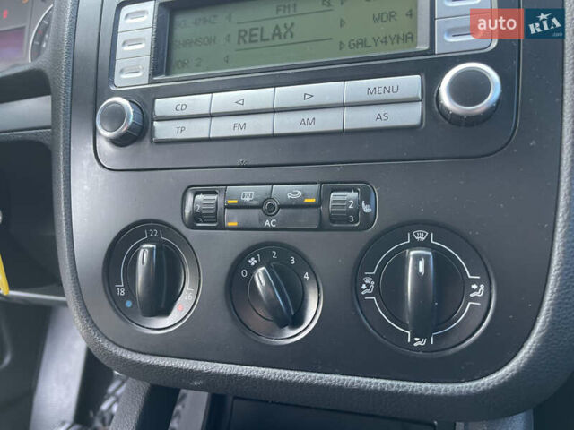 Чорний Фольксваген Гольф, об'ємом двигуна 1.4 л та пробігом 212 тис. км за 5399 $, фото 79 на Automoto.ua