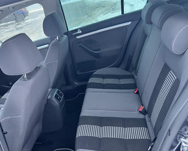 Черный Фольксваген Гольф, объемом двигателя 1.4 л и пробегом 258 тыс. км за 5850 $, фото 9 на Automoto.ua