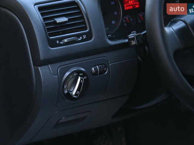 Чорний Фольксваген Гольф, об'ємом двигуна 1.4 л та пробігом 212 тис. км за 5555 $, фото 14 на Automoto.ua