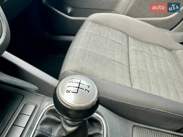 Черный Фольксваген Гольф, объемом двигателя 1.6 л и пробегом 215 тыс. км за 6300 $, фото 65 на Automoto.ua