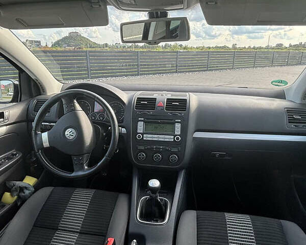 Черный Фольксваген Гольф, объемом двигателя 1.39 л и пробегом 214 тыс. км за 6450 $, фото 15 на Automoto.ua