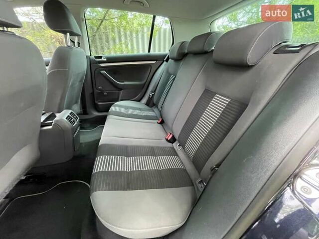 Чорний Фольксваген Гольф, об'ємом двигуна 1.6 л та пробігом 211 тис. км за 6850 $, фото 23 на Automoto.ua