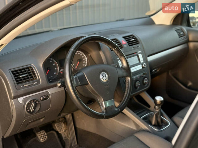 Черный Фольксваген Гольф, объемом двигателя 1.4 л и пробегом 211 тыс. км за 5690 $, фото 56 на Automoto.ua