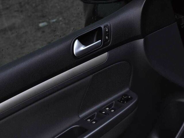 Черный Фольксваген Гольф, объемом двигателя 1.6 л и пробегом 223 тыс. км за 6999 $, фото 10 на Automoto.ua