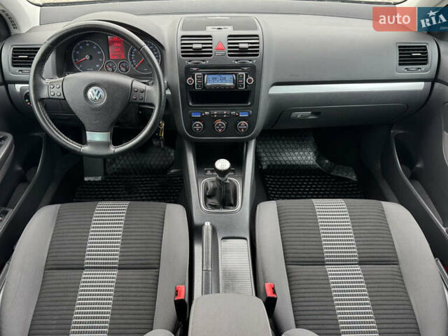 Черный Фольксваген Гольф, объемом двигателя 1.4 л и пробегом 184 тыс. км за 5950 $, фото 13 на Automoto.ua